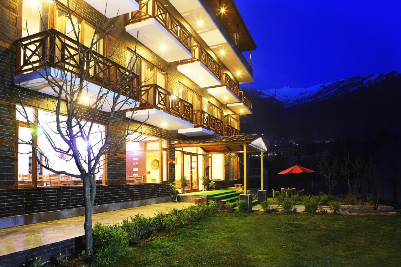 The Spruce Mansion Hotel มะนาลี ภายนอก รูปภาพ