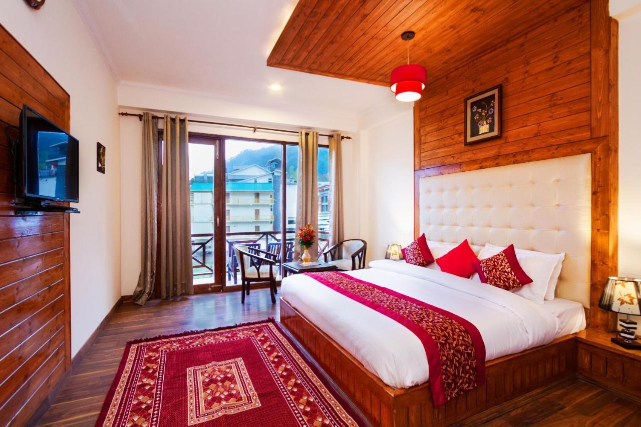 The Spruce Mansion Hotel มะนาลี ภายนอก รูปภาพ
