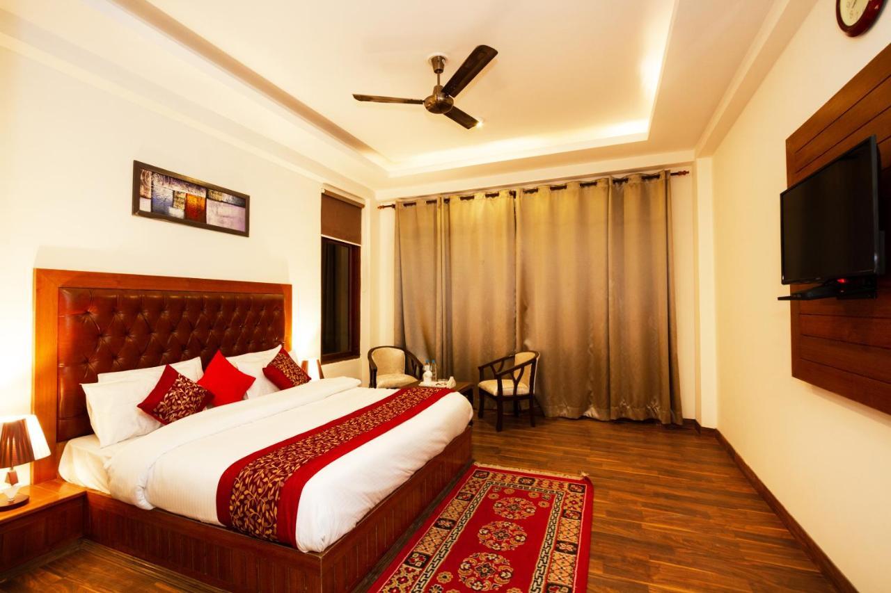 The Spruce Mansion Hotel มะนาลี ภายนอก รูปภาพ