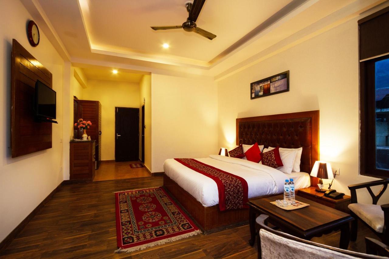 The Spruce Mansion Hotel มะนาลี ภายนอก รูปภาพ