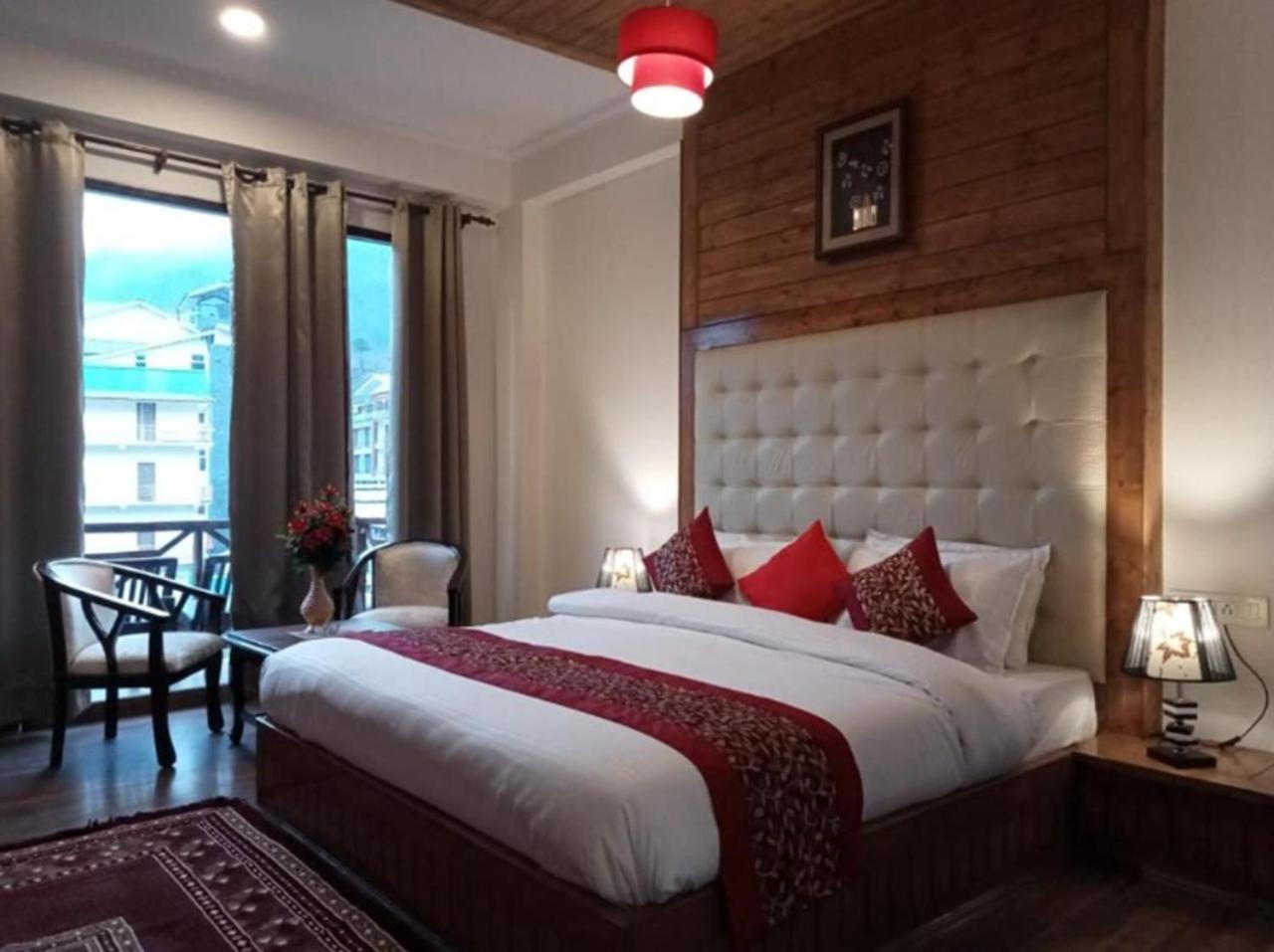 The Spruce Mansion Hotel มะนาลี ภายนอก รูปภาพ