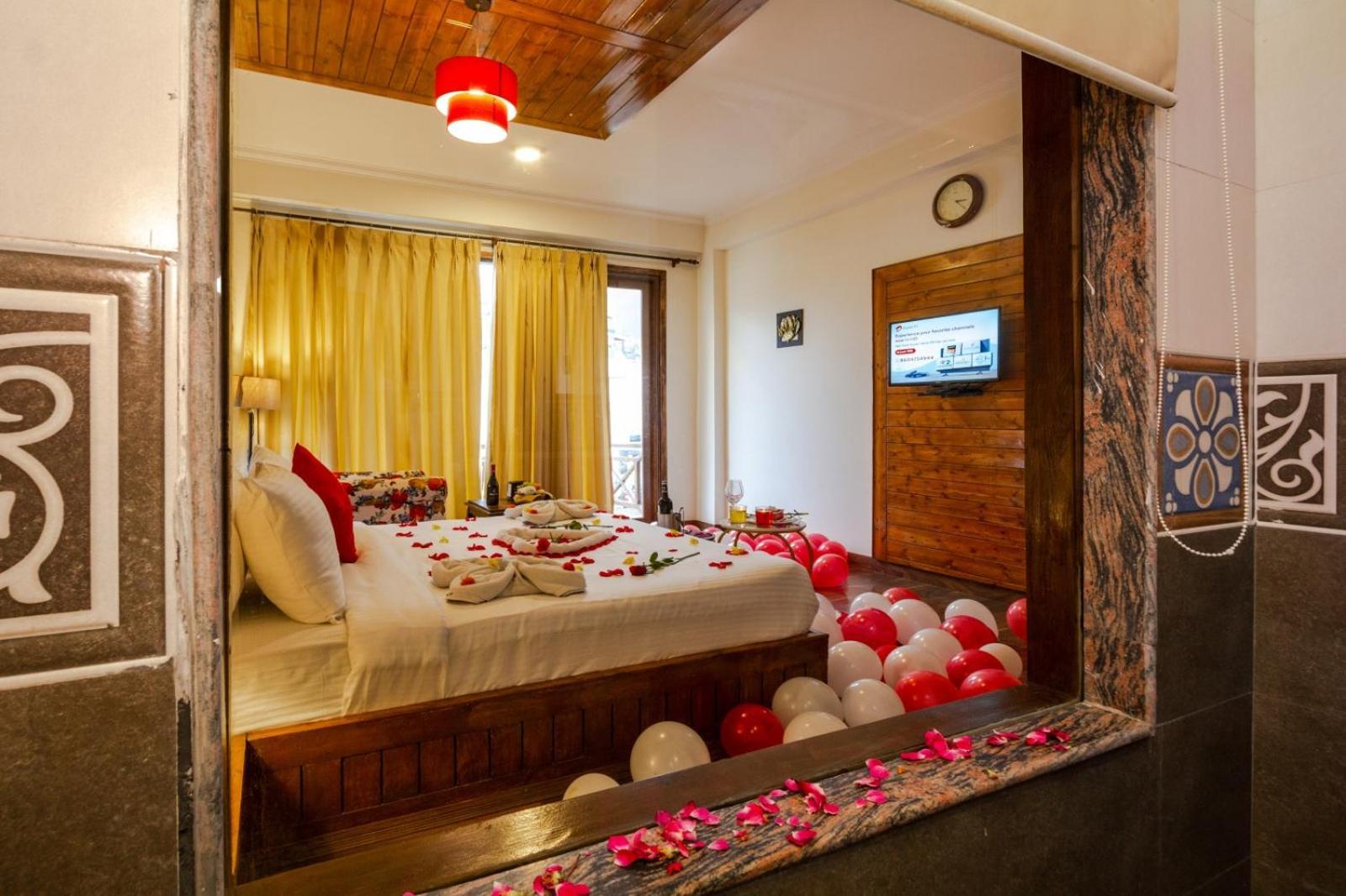 The Spruce Mansion Hotel มะนาลี ภายนอก รูปภาพ