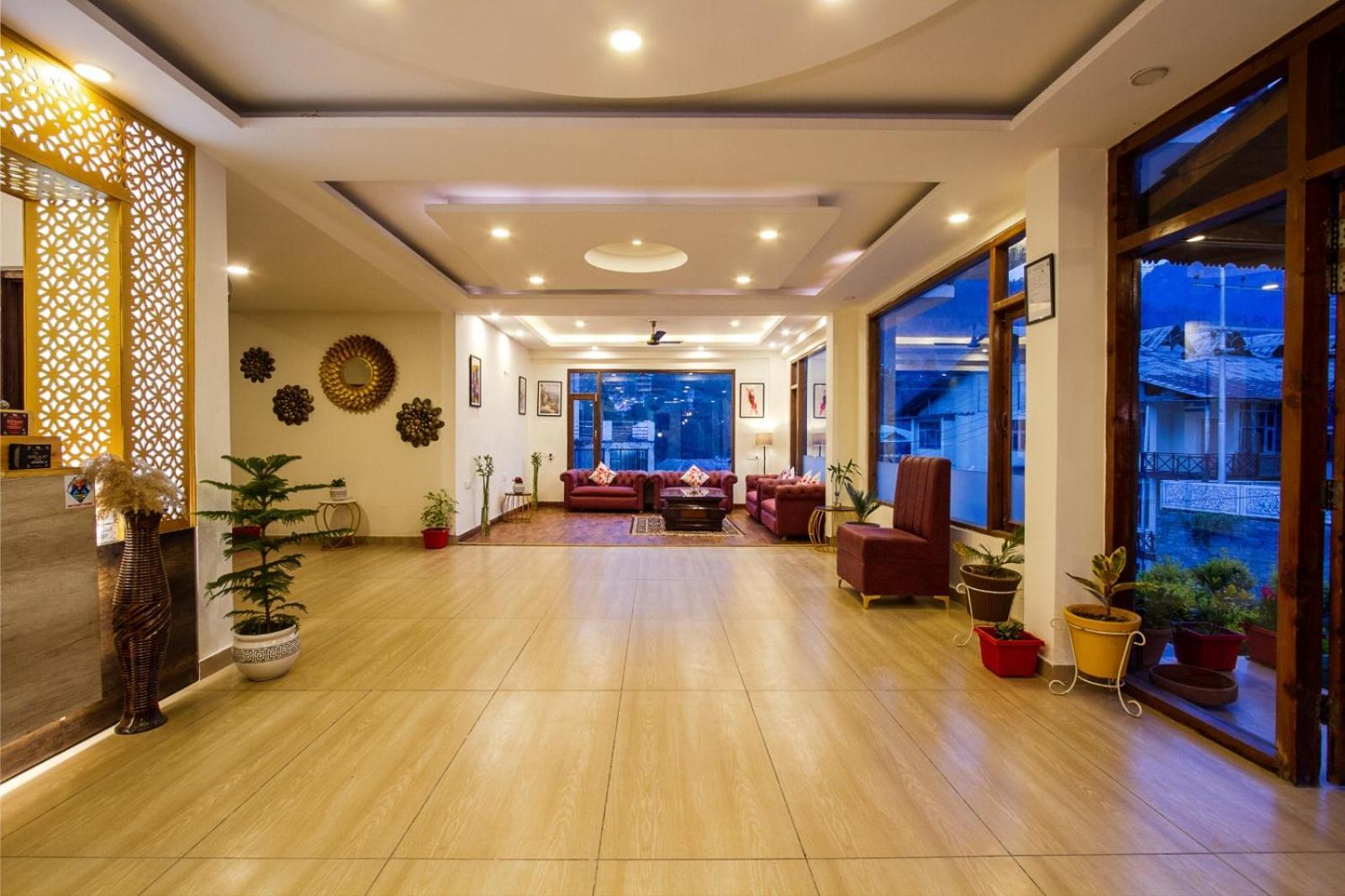 The Spruce Mansion Hotel มะนาลี ภายนอก รูปภาพ