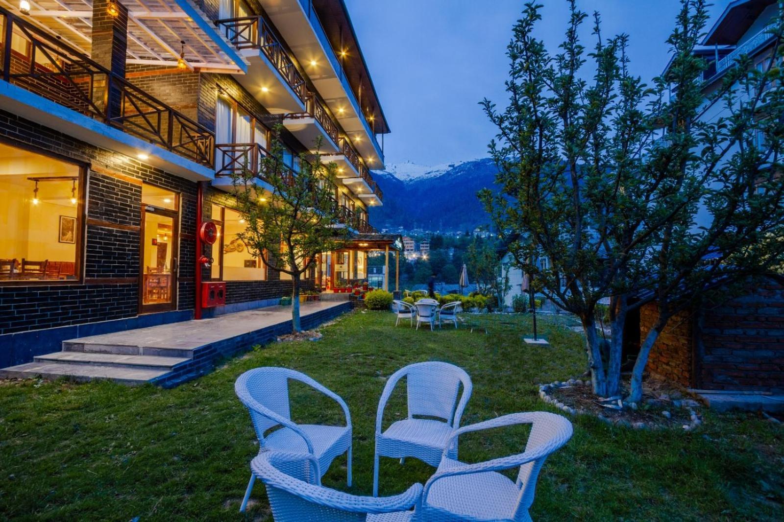 The Spruce Mansion Hotel มะนาลี ภายนอก รูปภาพ
