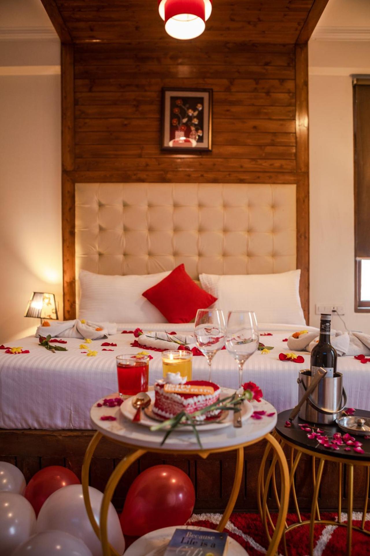 The Spruce Mansion Hotel มะนาลี ภายนอก รูปภาพ