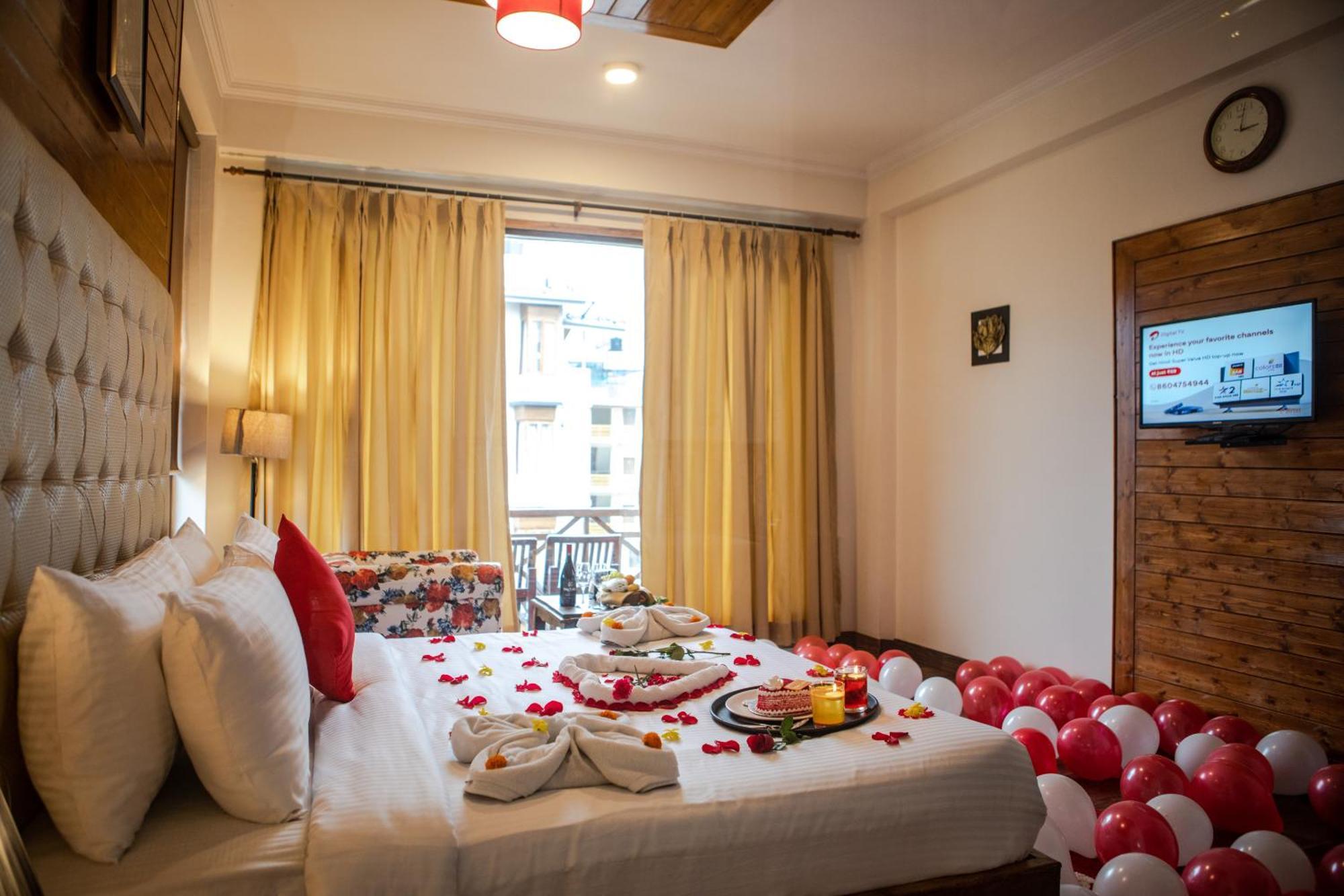 The Spruce Mansion Hotel มะนาลี ภายนอก รูปภาพ