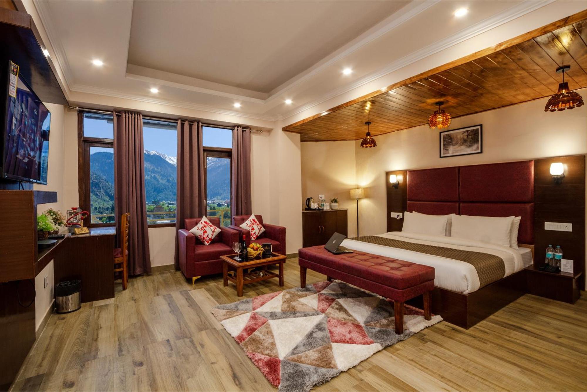 The Spruce Mansion Hotel มะนาลี ภายนอก รูปภาพ