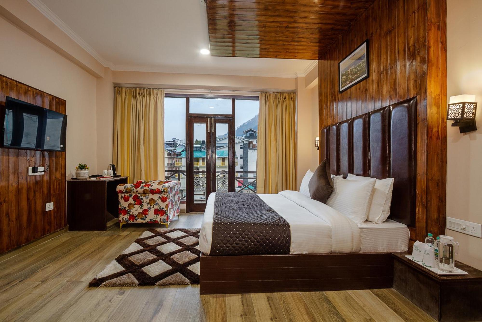 The Spruce Mansion Hotel มะนาลี ภายนอก รูปภาพ
