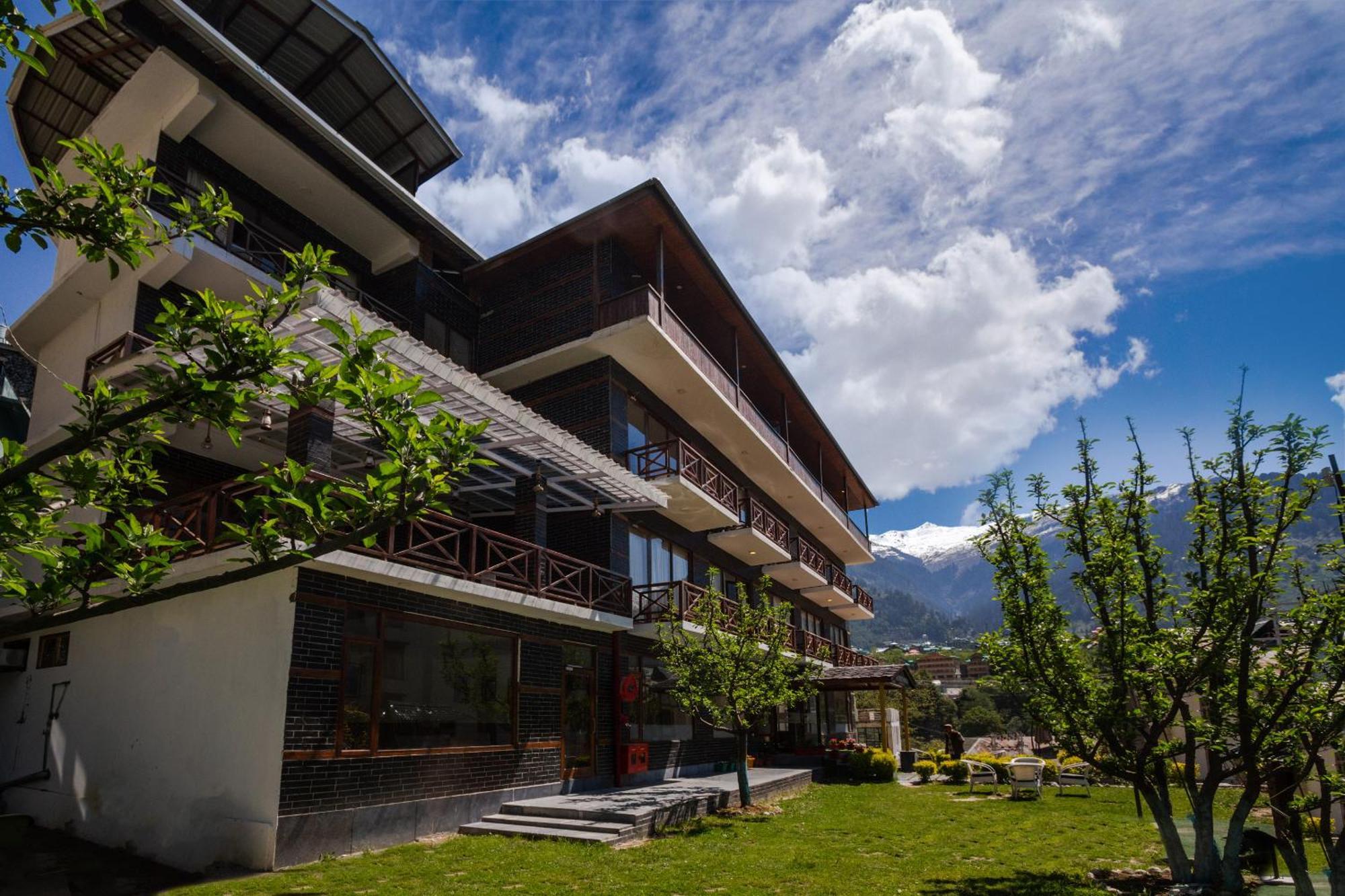 The Spruce Mansion Hotel มะนาลี ภายนอก รูปภาพ
